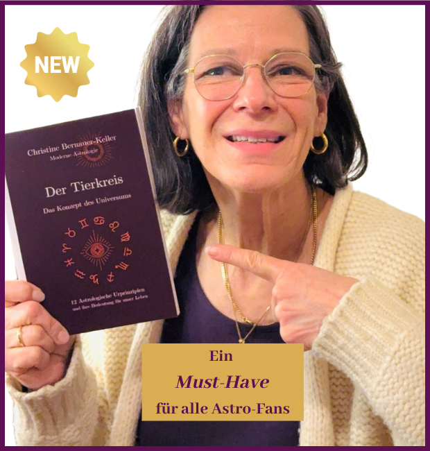 Autorin mit Buch Der Tierkreis